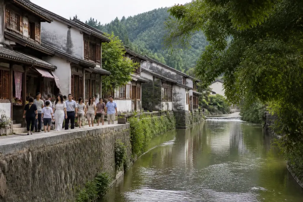 Rues animees avec anciens batiments et riviere serpentant